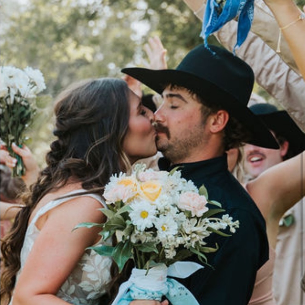 Meet your Posher, Demi